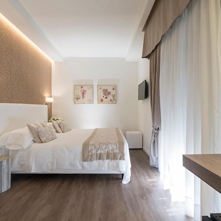 Hotel Mon Cheri Ричоне Екстериор снимка