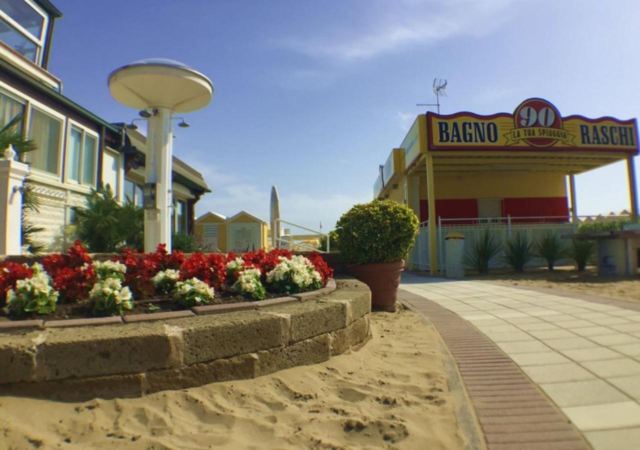 Hotel Mon Cheri Ричоне Екстериор снимка