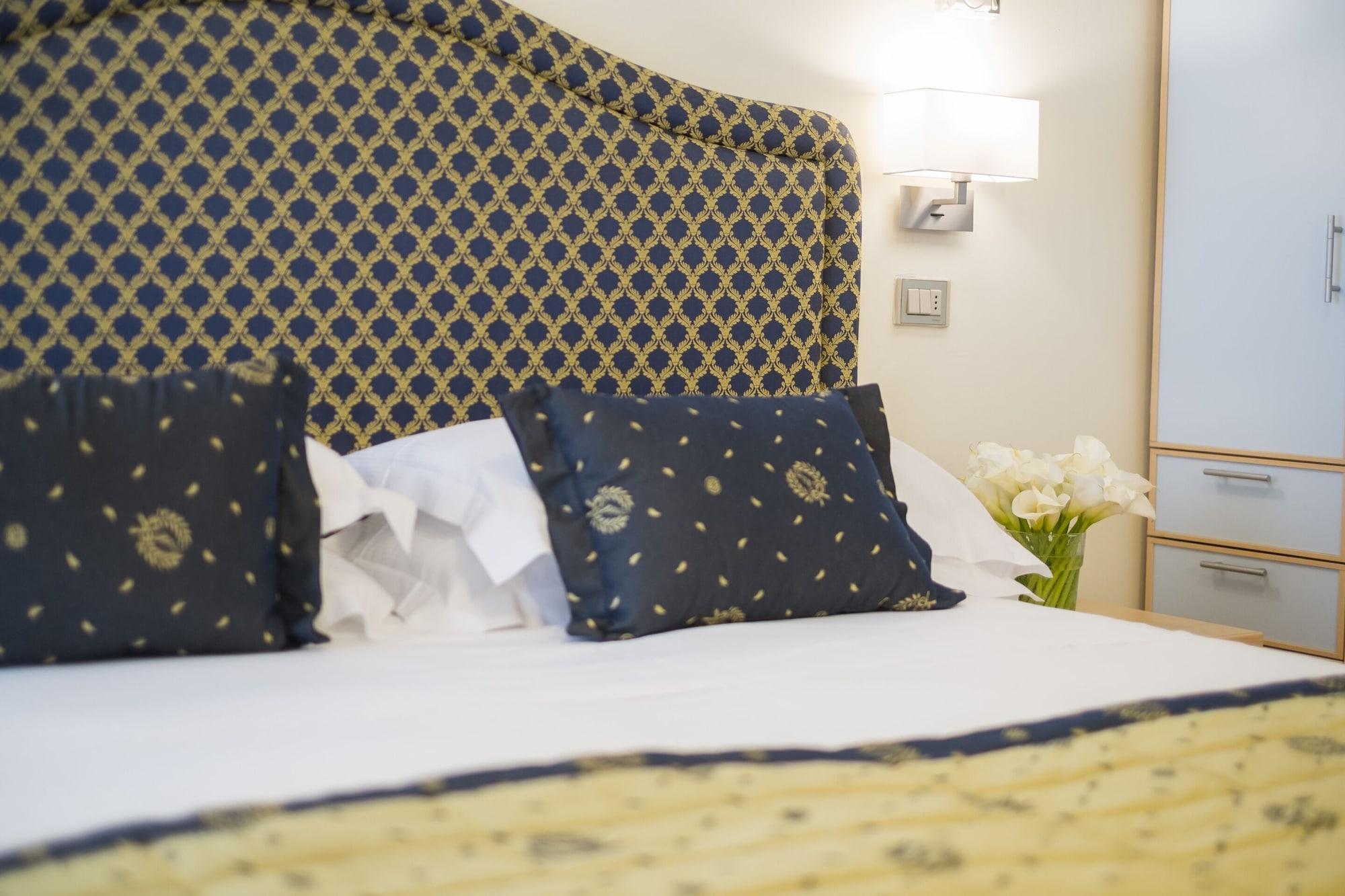 Hotel Mon Cheri Ричоне Екстериор снимка