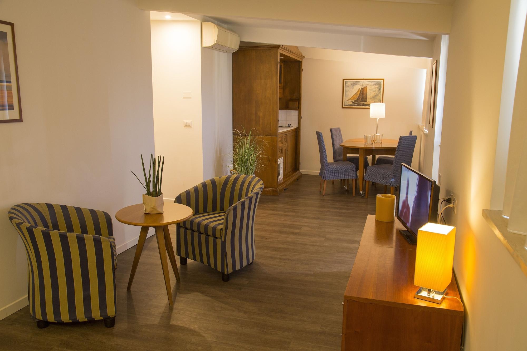 Hotel Mon Cheri Ричоне Екстериор снимка