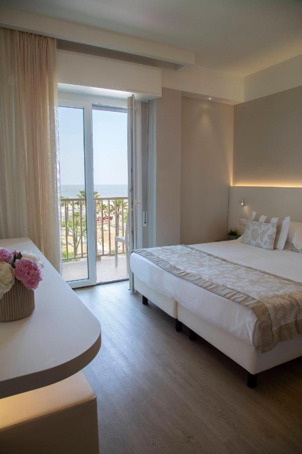 Hotel Mon Cheri Ричоне Екстериор снимка