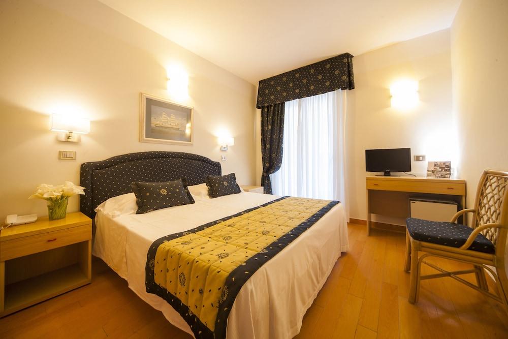 Hotel Mon Cheri Ричоне Екстериор снимка