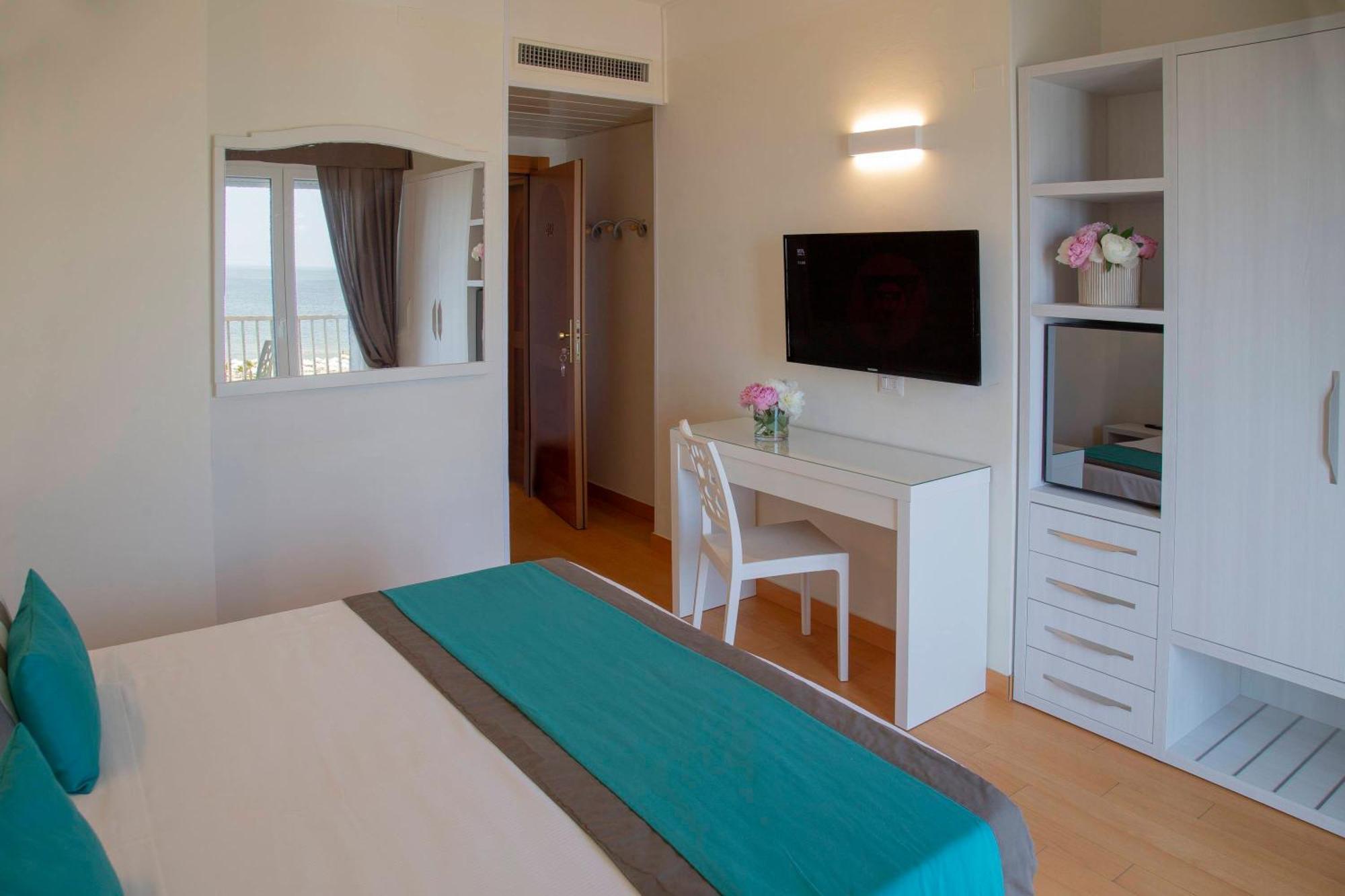 Hotel Mon Cheri Ричоне Екстериор снимка