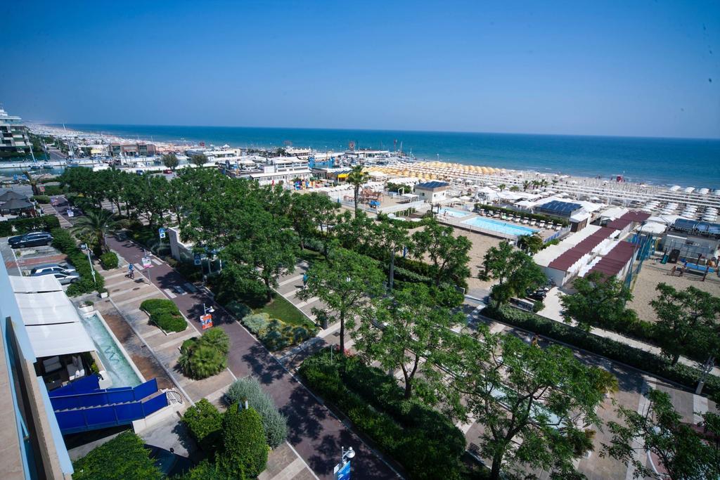 Hotel Mon Cheri Ричоне Екстериор снимка